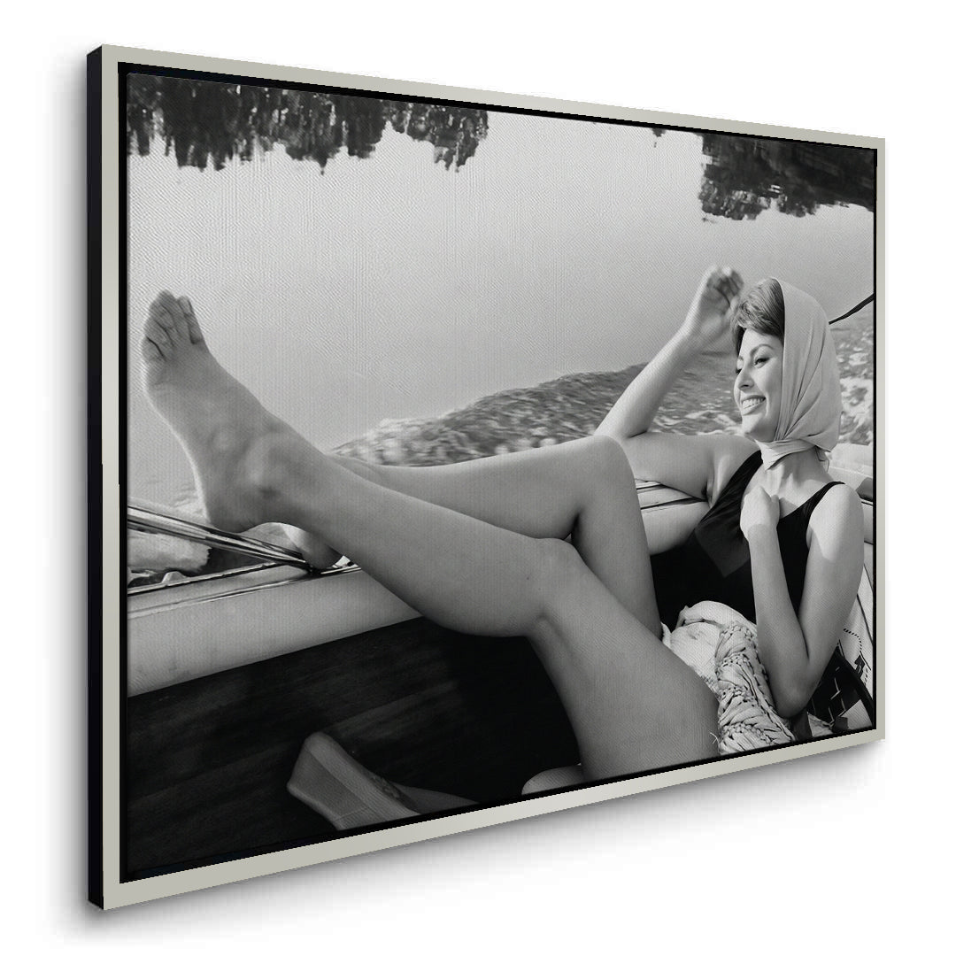 2Sophia Loren Vintage Boat - Canvas
