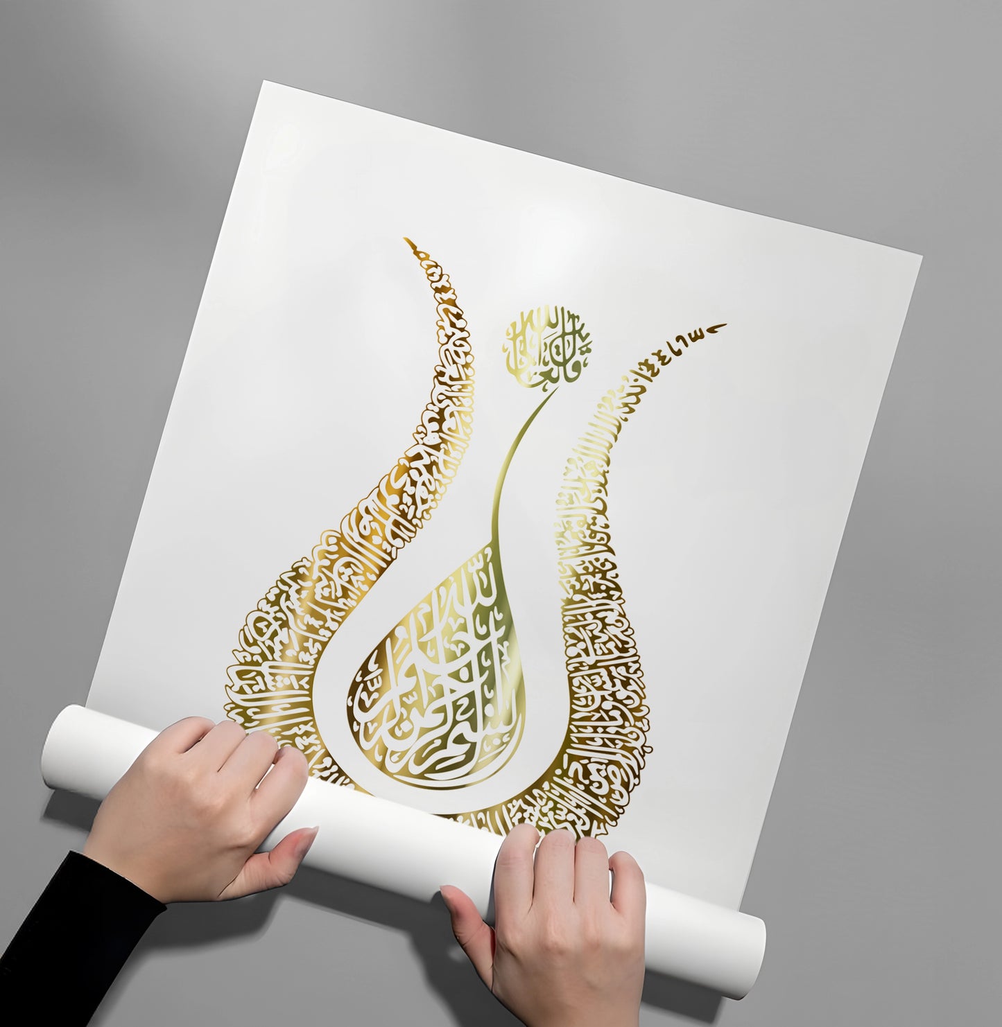 2The Majestic Tulip - Poster