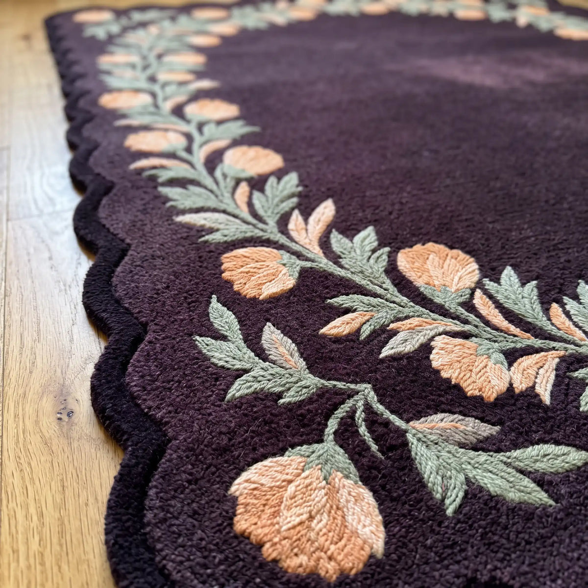 Petal Garland hand-tufted rug in Aubergine Peach – close-up of the tufted pile texture