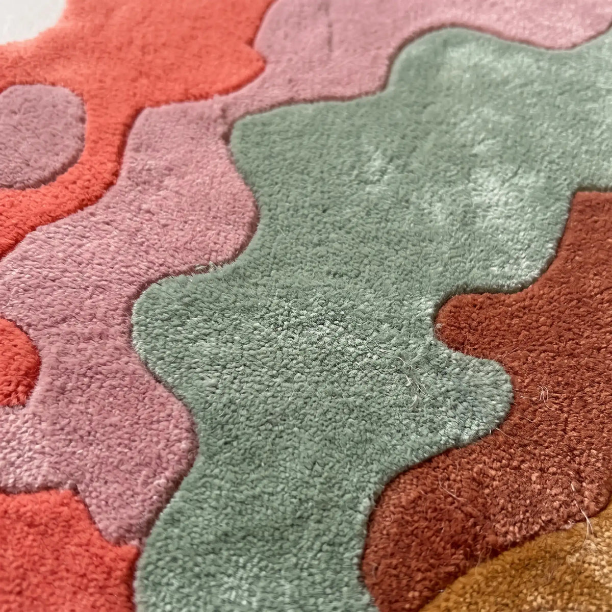 Wave Bloom hand-tufted rug in Coral Sage – close-up of the tufted pile texture