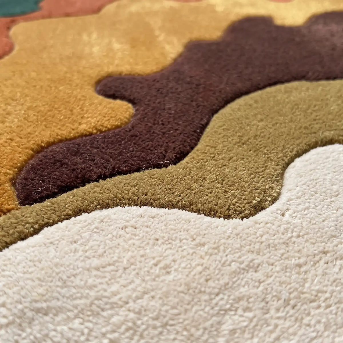 Wave Bloom hand-tufted rug in Autumn Harvest – close-up of the tufted pile texture