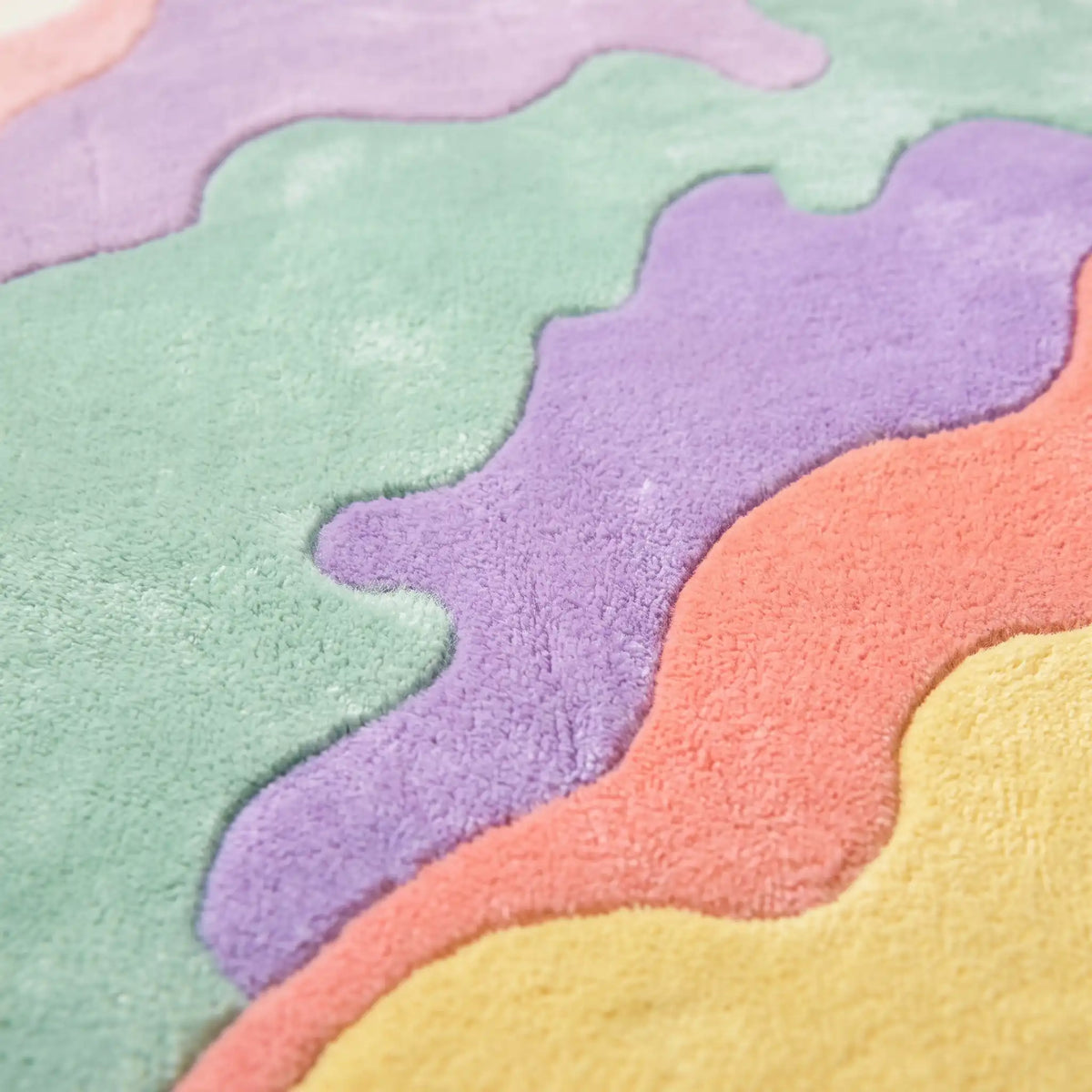 Wave Bloom hand-tufted rug in Pastel Sorbet – close-up of the tufted pile texture