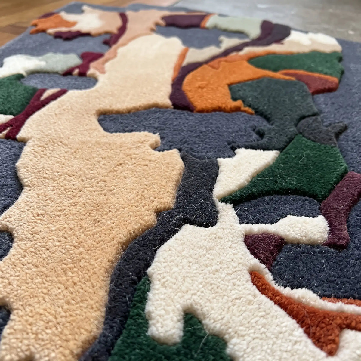 Forest Mosaic hand-tufted rug in Charcoal Autumn – close-up of the tufted pile texture