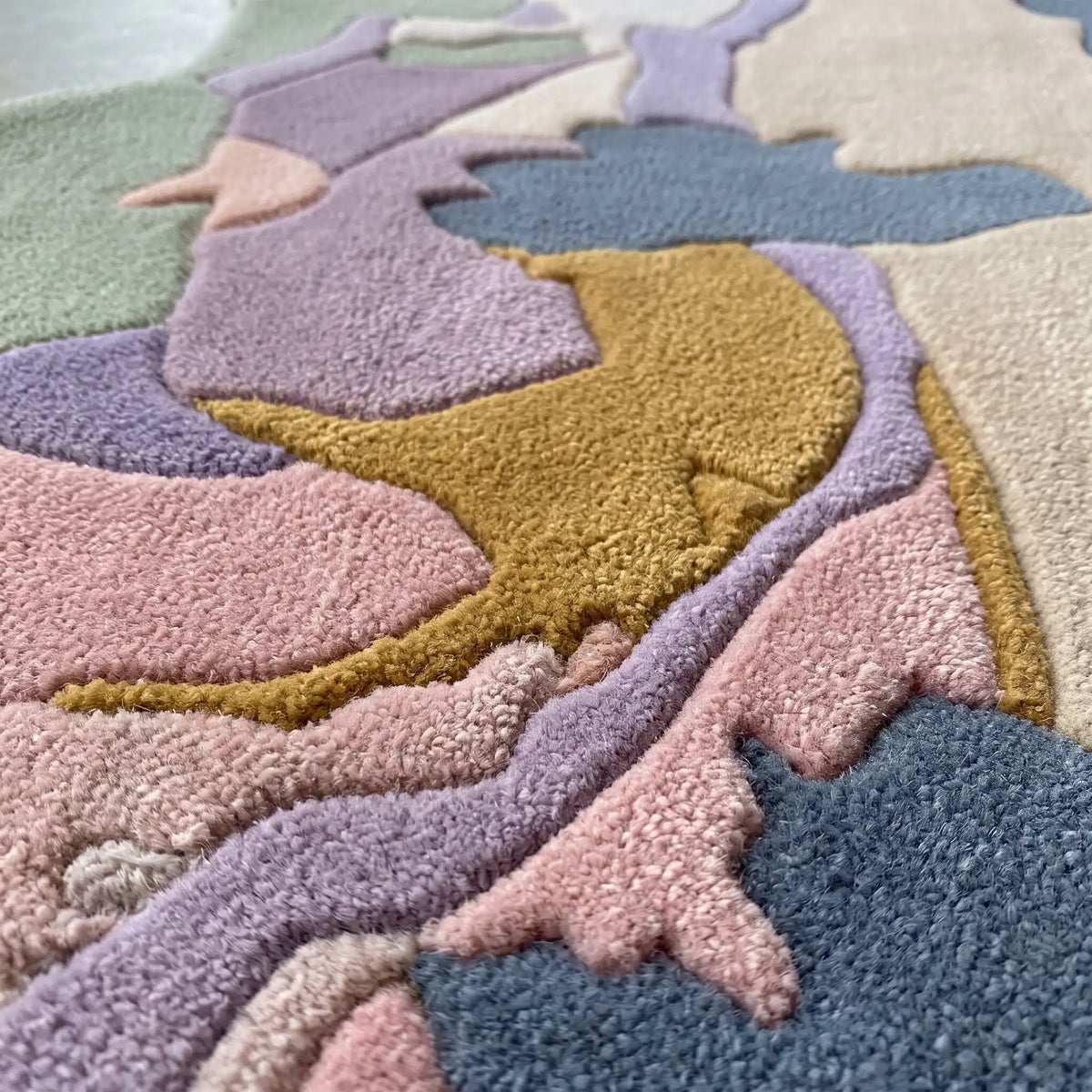 Forest Mosaic hand-tufted rug in Pastel Lilac – close-up of the tufted pile texture