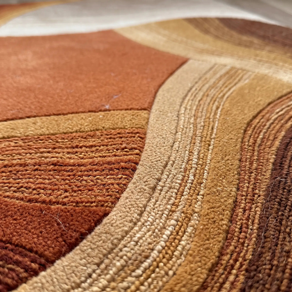 Ember Facets hand-tufted rug in Sunset Ember – close-up of the tufted pile texture