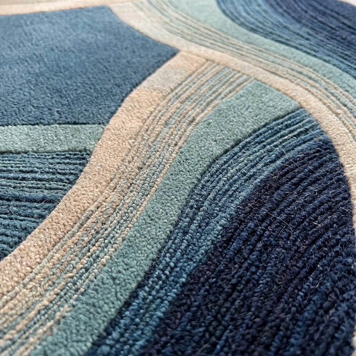 Ember Facets hand-tufted rug in Ocean Mist – close-up of the tufted pile texture