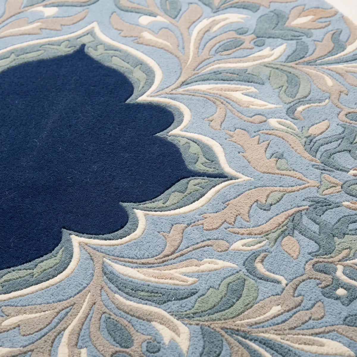 Mashrabiya Bloom hand-tufted rug in Sky Navy – close-up of the tufted pile texture