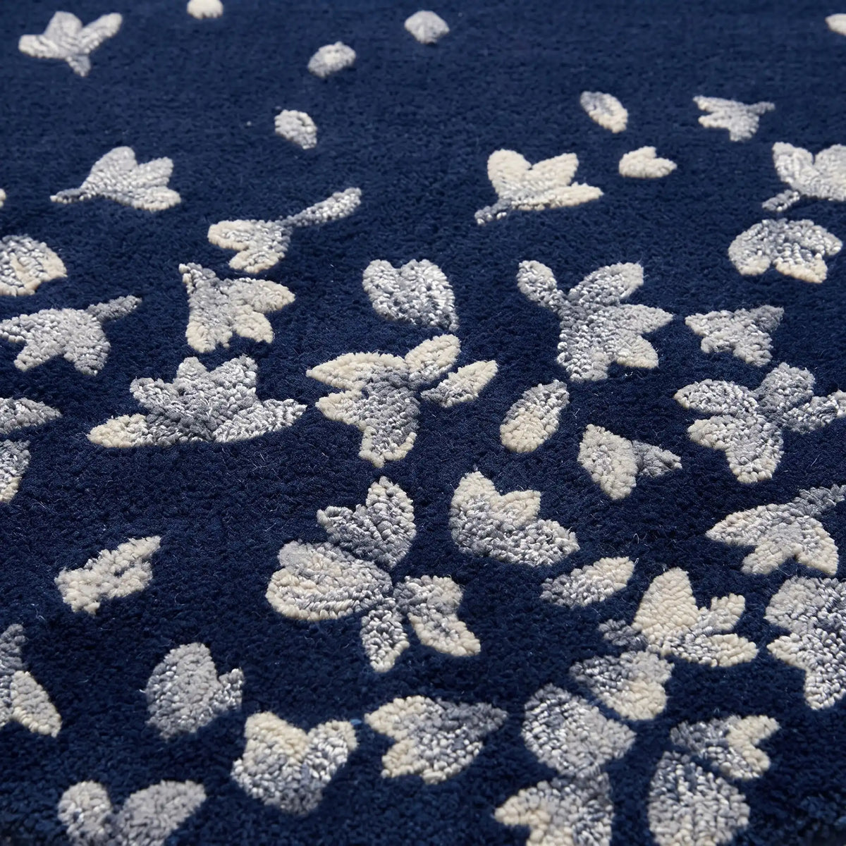 Stardust hand-tufted rug in Midnight Navy – close-up of the tufted pile texture