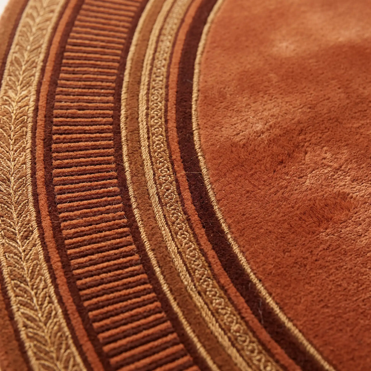 Halo hand-tufted rug in Copper Rust – close-up of the tufted pile texture