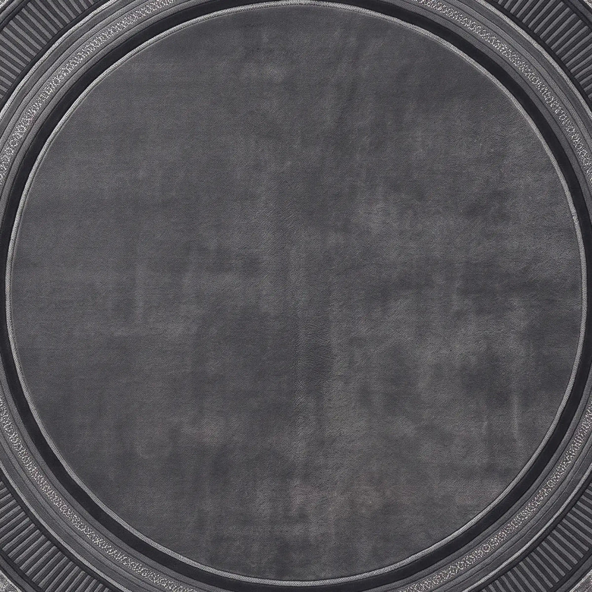 Halo hand-tufted rug in Charcoal Silver – close-up of the tufted pile texture