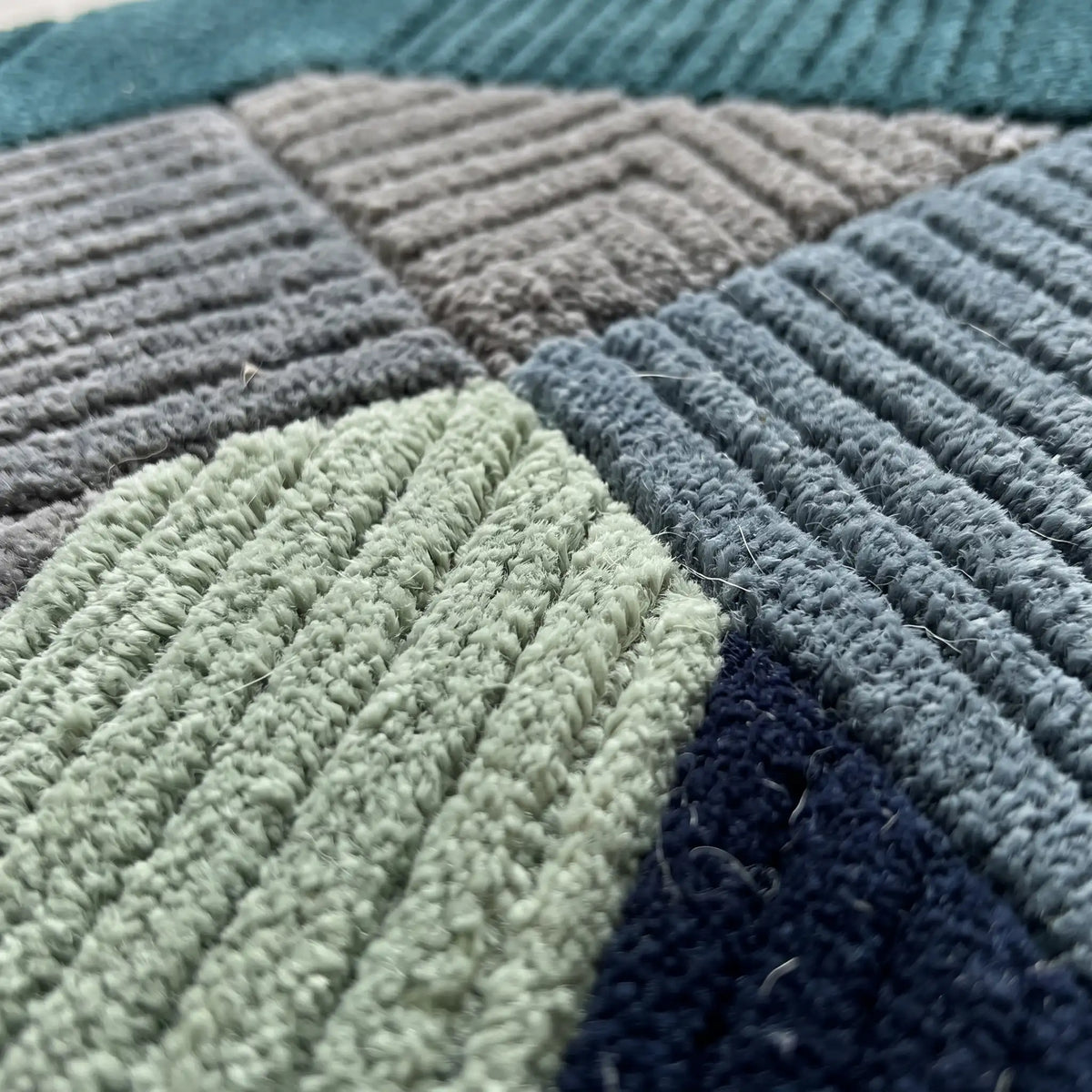 Arcadia modern abstract rug in Teal Slate – close-up of the tufted pile texture