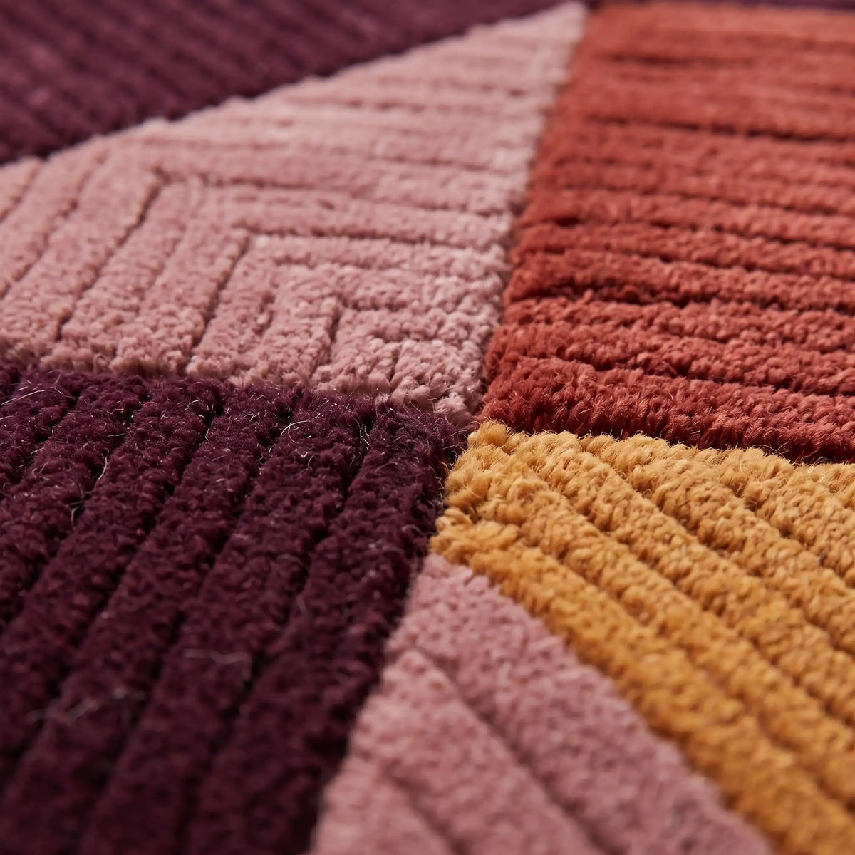 Arcadia modern abstract rug in Burgundy Ochre – close-up of the tufted pile texture