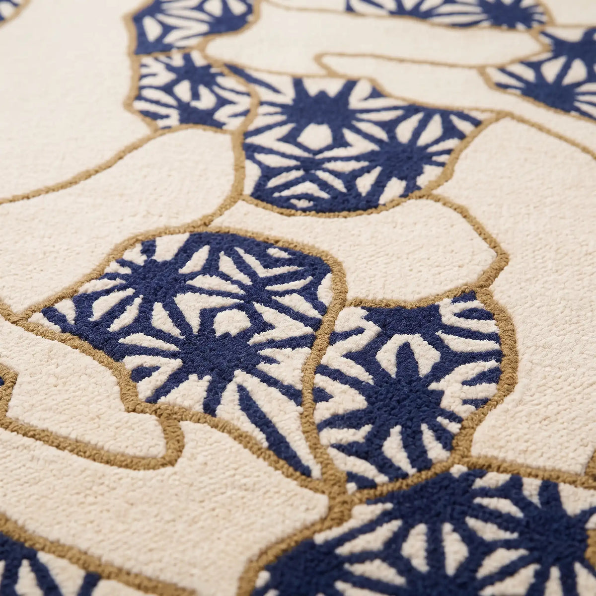 Blossom Ribbon hand-tufted rug in Indigo Blue – close-up of the tufted pile texture