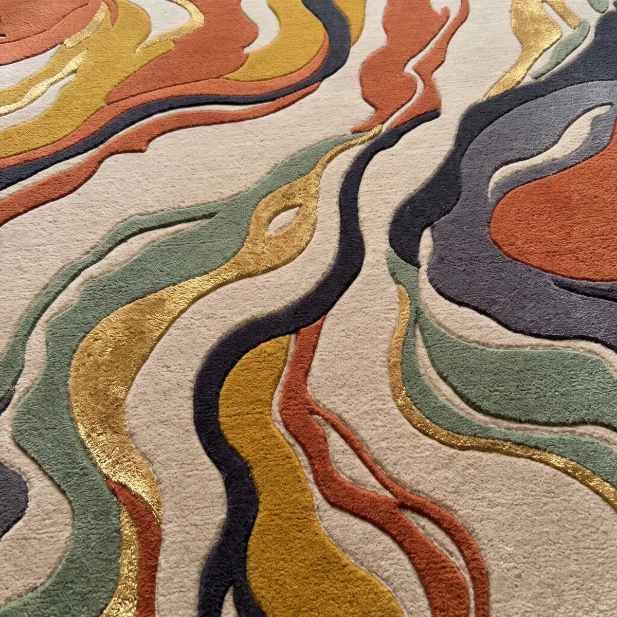 Marble Flow hand-tufted rug in Autumn Ember – close-up of the tufted pile texture