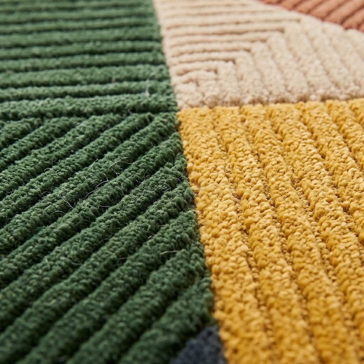 Meridian modern abstract rug in Terracotta Olive – close-up of the tufted pile texture