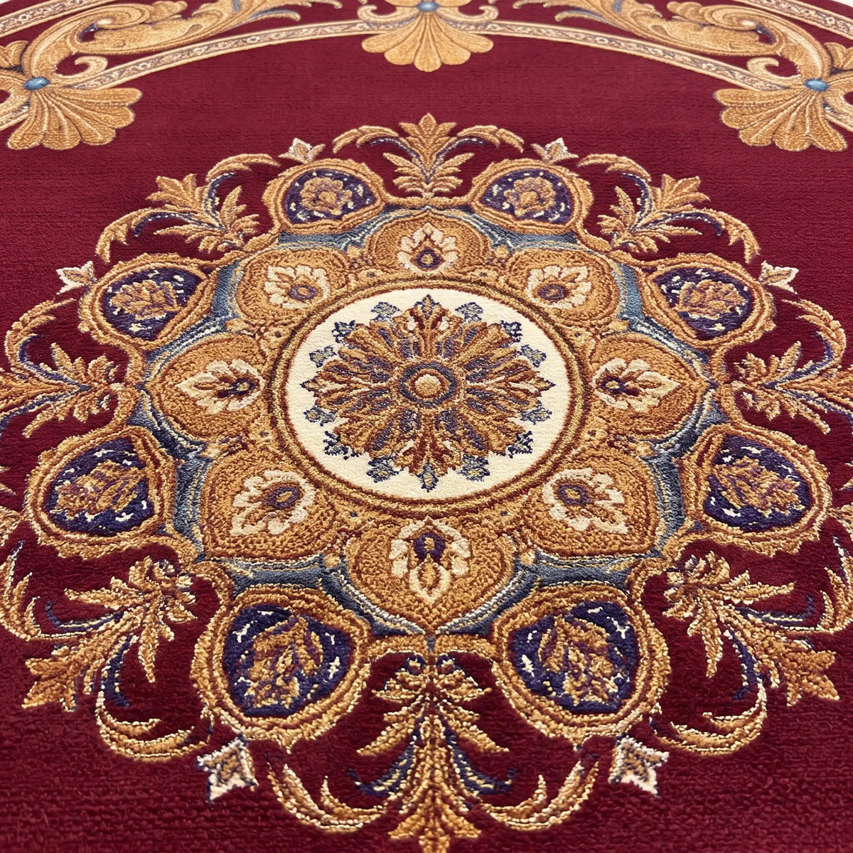 Royal Sunburst hand-tufted rug in Crimson Gold – close-up of the tufted pile texture