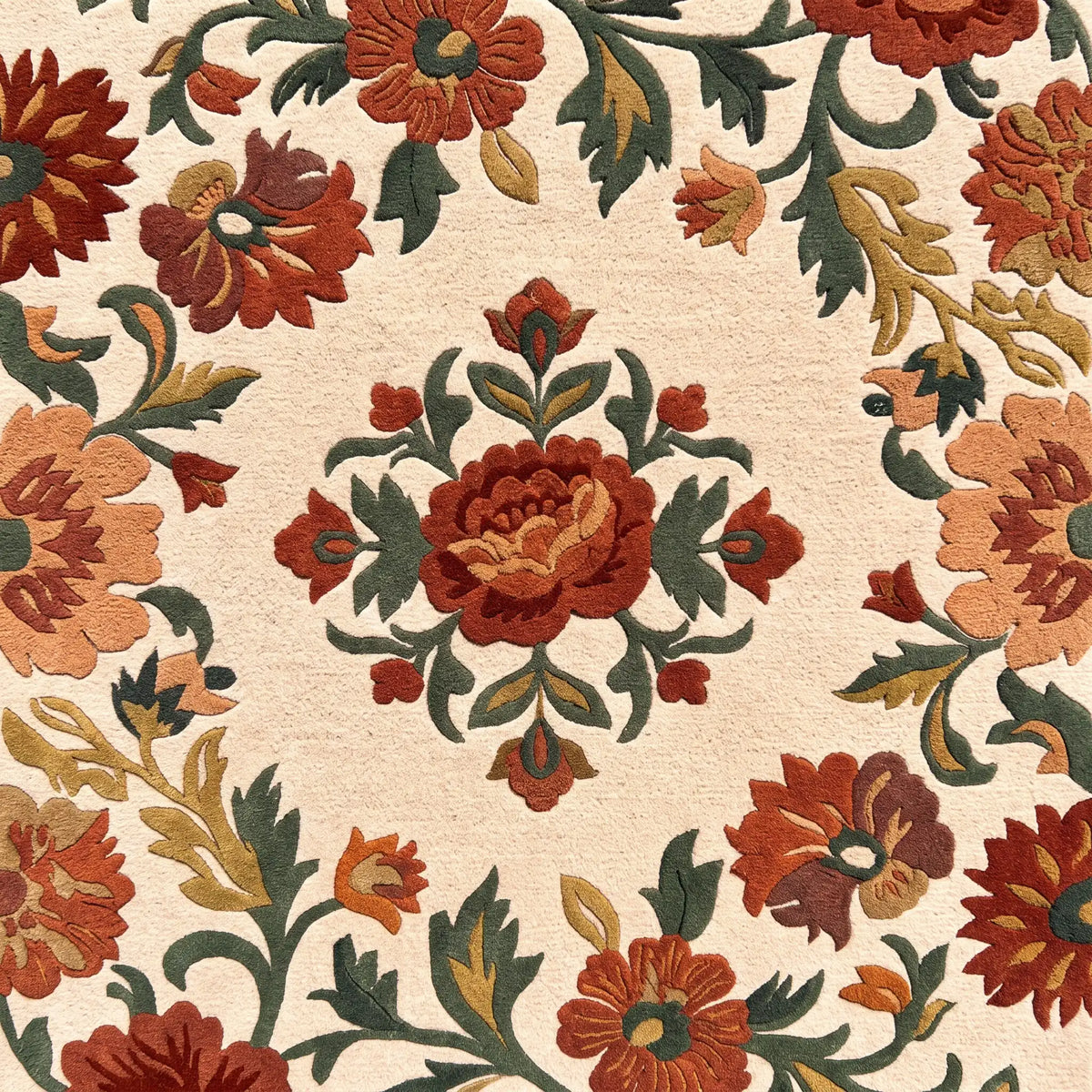 Rose Tapestry hand-tufted rug in Sand Rose – close-up of the tufted pile texture