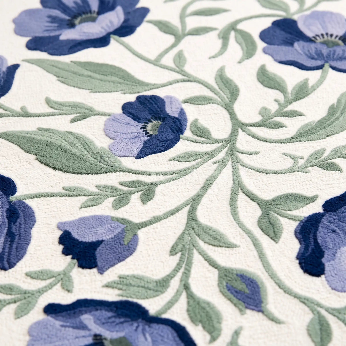 Poppy Field hand-tufted rug in Delft Blue – close-up of the tufted pile texture