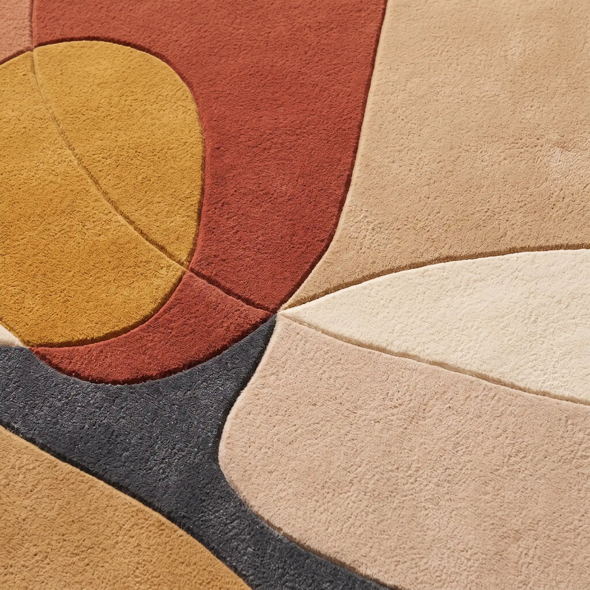 Petal Pebble hand-tufted rug in Terracotta Ochre – close-up of the tufted pile texture