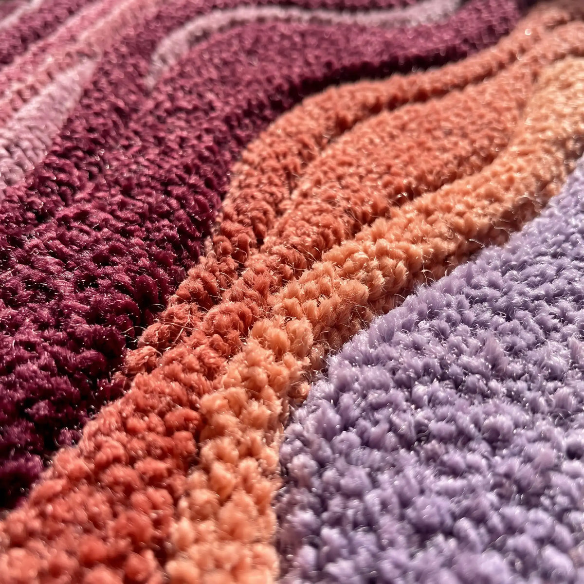 Flowing Strata modern abstract rug in Plum Blush – close-up of the tufted pile texture