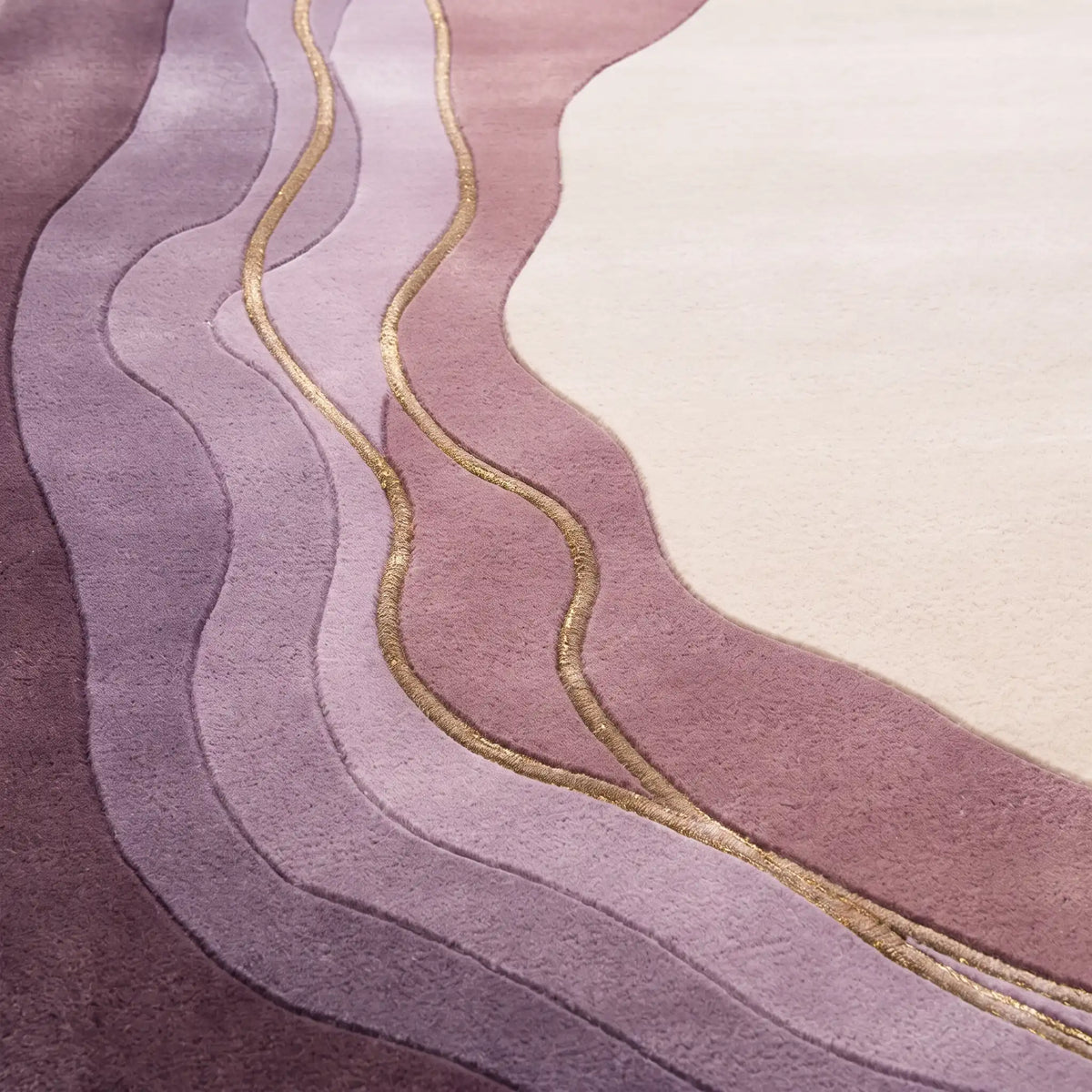 Geode Halo hand-tufted rug in Lilac Plum – close-up of the tufted pile texture