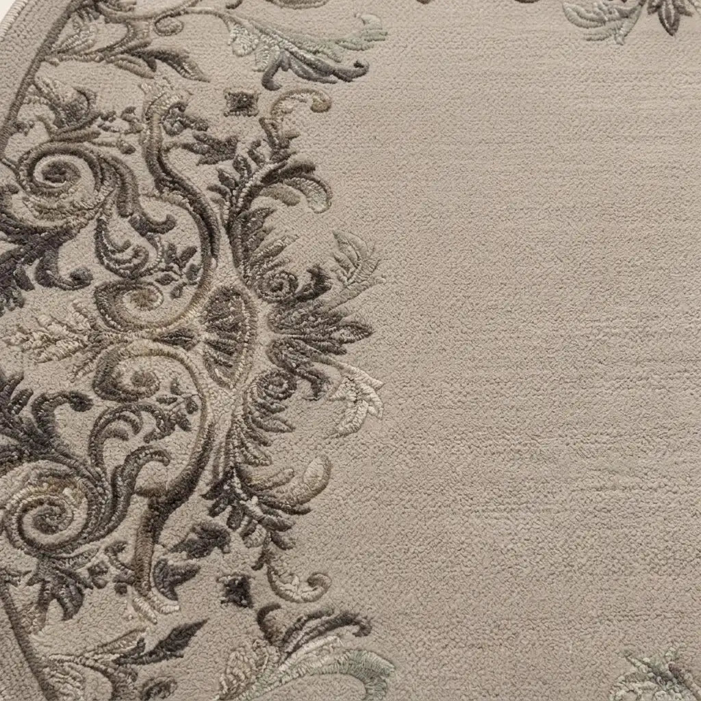 Damask Crown hand-tufted rug in Taupe Ivory – close-up of the tufted pile texture