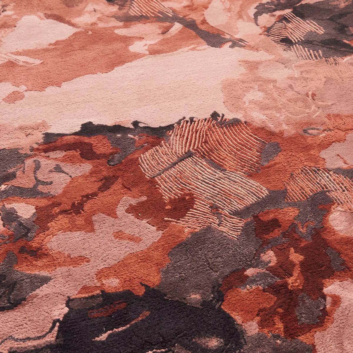 Nebula hand-tufted rug in Coral Rose – close-up of the tufted pile texture