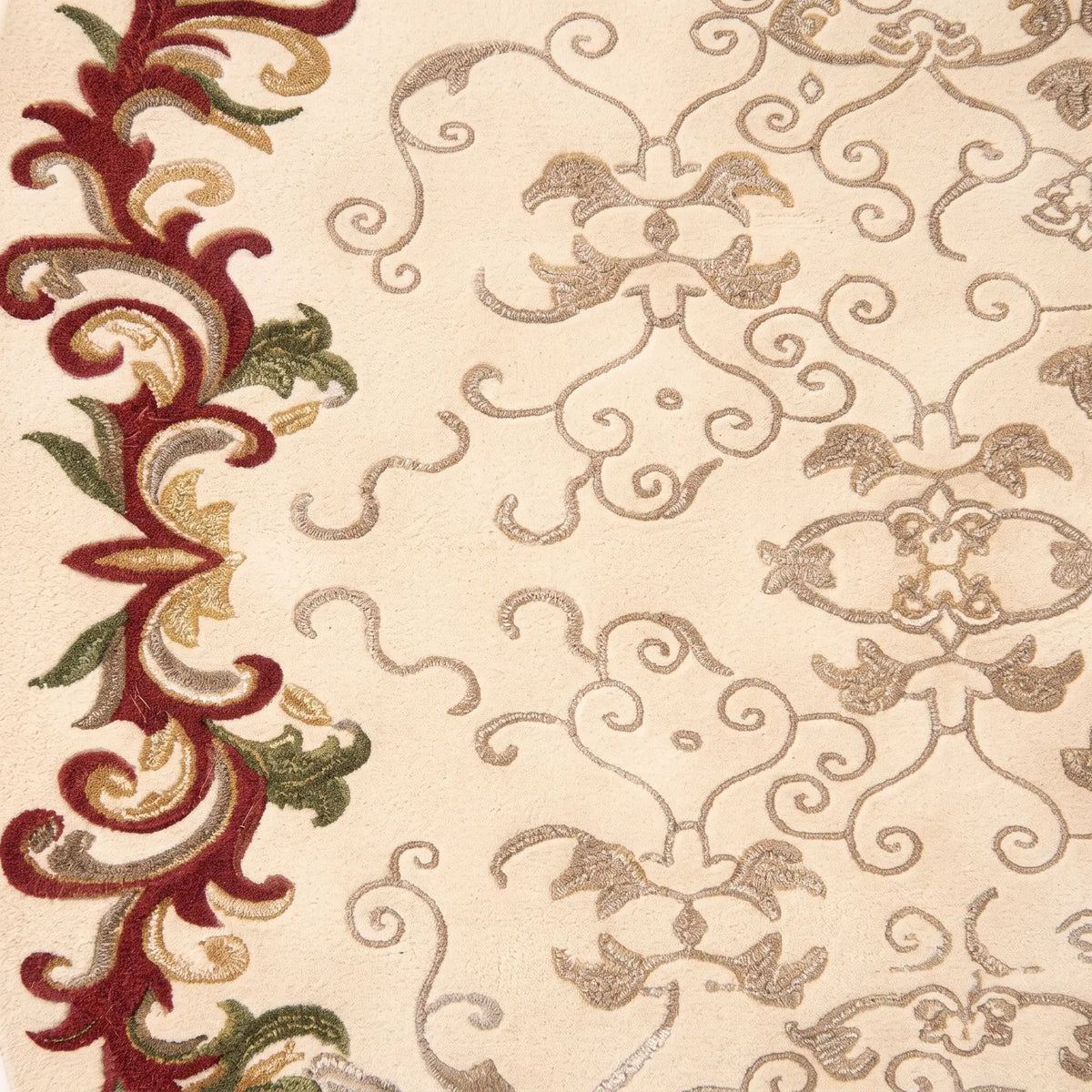 Versailles hand-tufted rug in Ivory Rust – close-up of the tufted pile texture